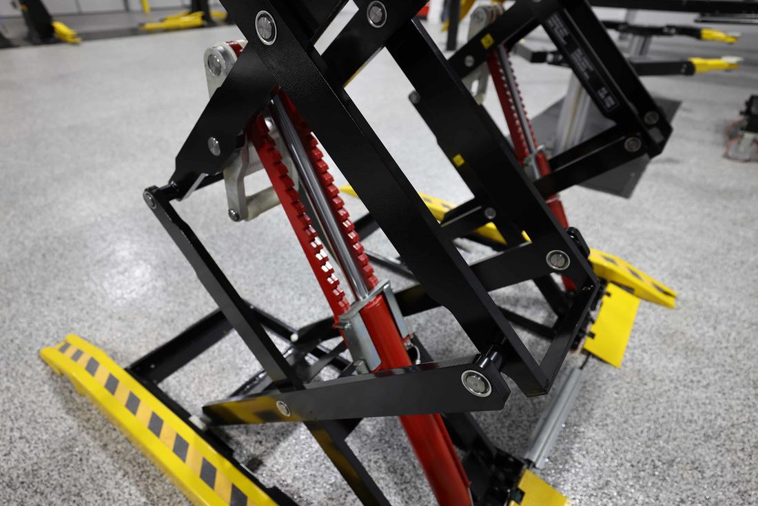 DX77 double-scissor lifting mechanism