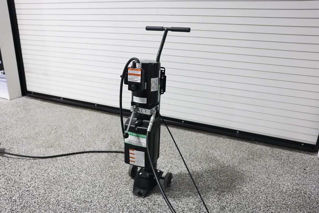 MR6 power unit mounted on its heavy-duty tow dolly